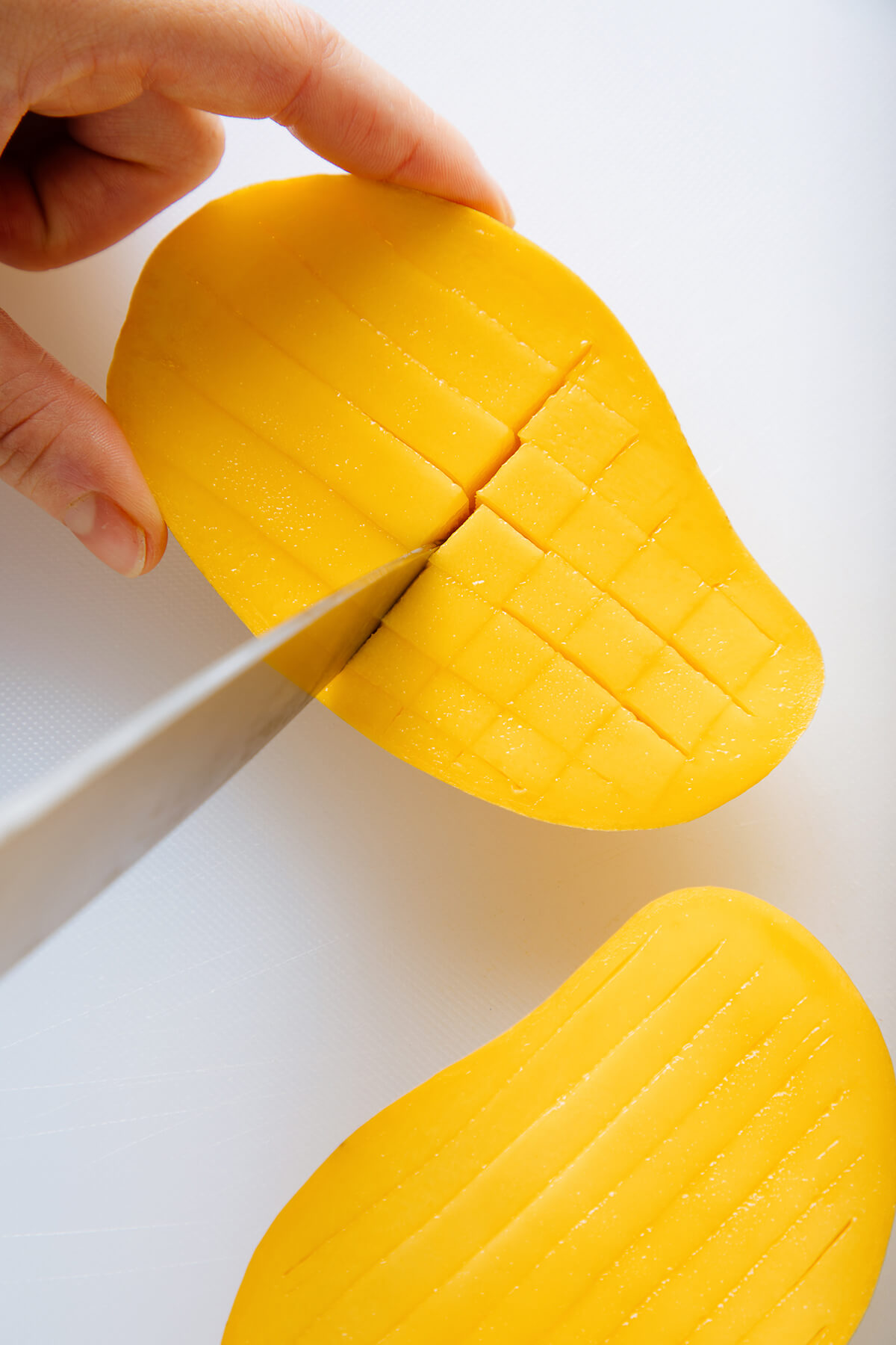 how to dice a mango