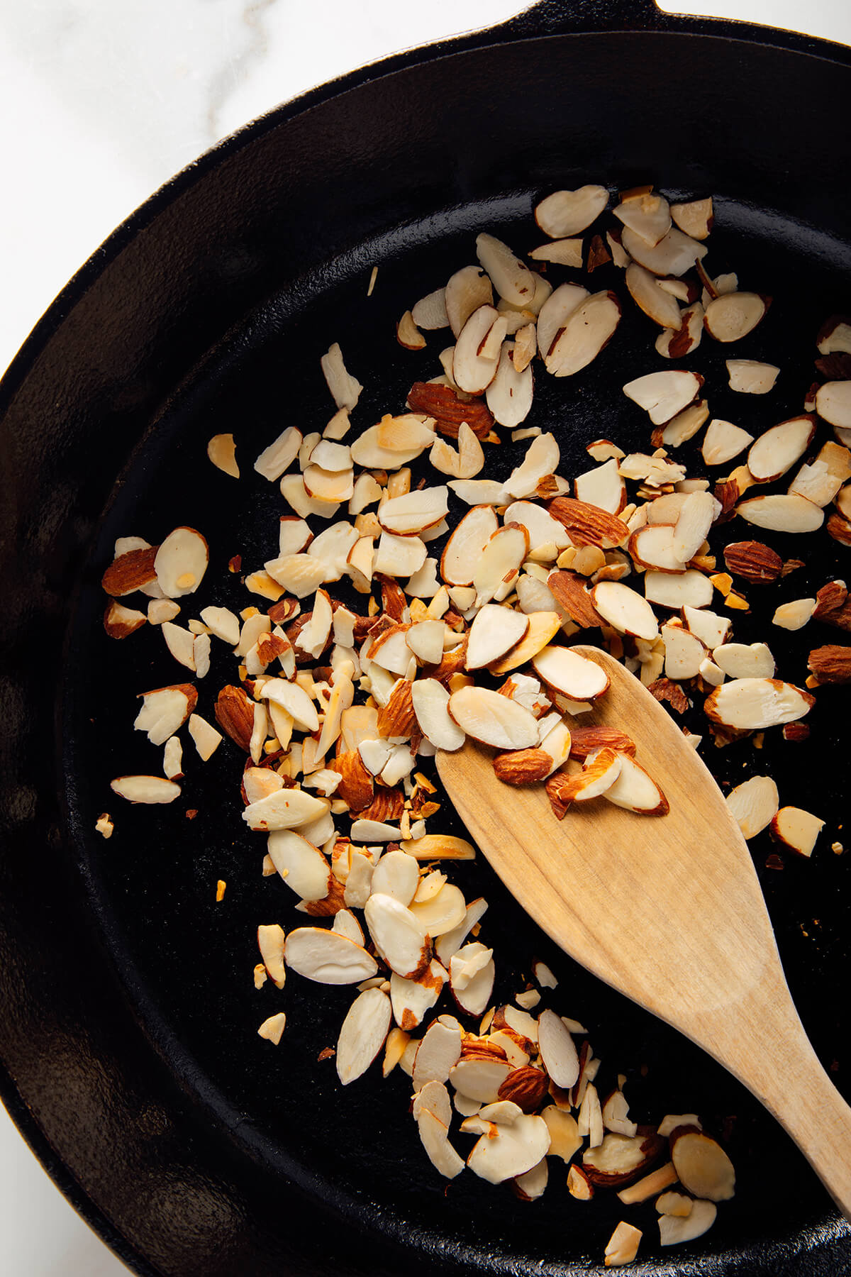 toasted sliced almonds